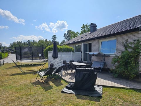 Patio, Summer, BBQ facilities, View (from property/room), Garden view, Street view, Area and facilities, sunbed