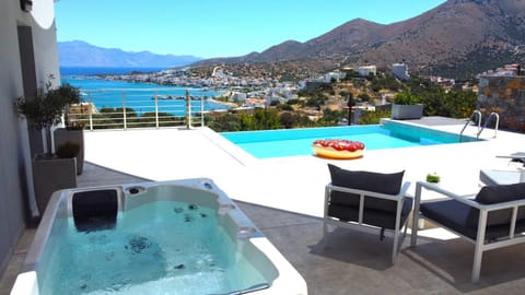 Hot Tub, Sea view, Swimming pool