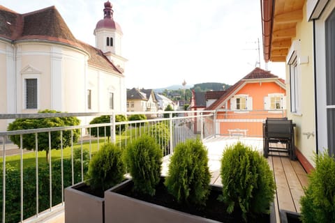 Property building, Day, Balcony/Terrace