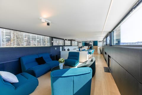 TV and multimedia, Living room, Seating area, Dining area, hair dresser, kitchen