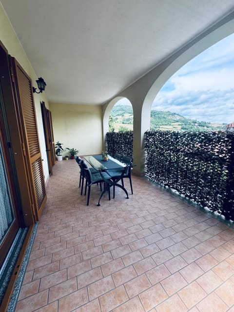 Natural landscape, View (from property/room), Balcony/Terrace, Dining area, Mountain view