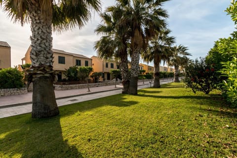 Facade/entrance, Garden, Garden