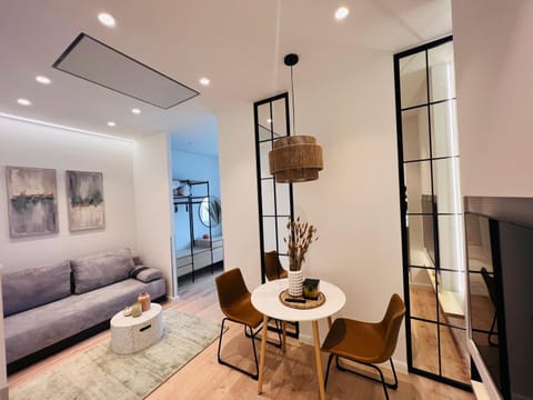 TV and multimedia, Living room, Photo of the whole room, Seating area, Dining area