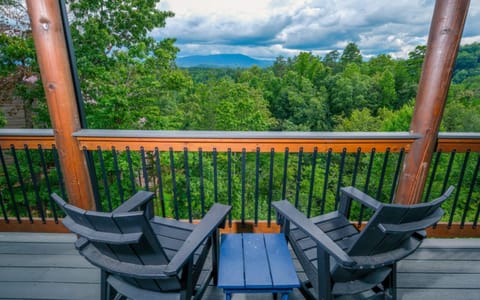 Grace Place - Private Indoor Pool, Hot Tub, Views, Theater, and more! House in Pigeon Forge