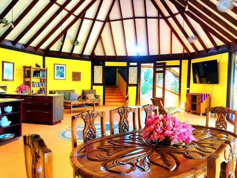 Living room, Dining area