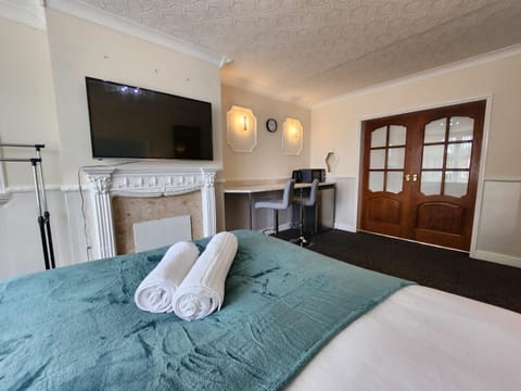 Sheldon Shared House Bed and Breakfast in Solihull