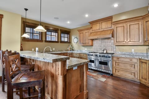 Silver Star #18 - 4 Bed Cottage w Spa House in Park City