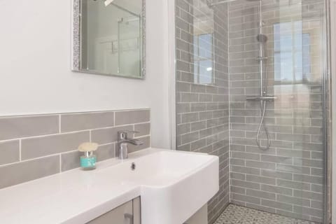 Station view apartment Apartment in York