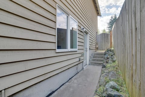 Near Public Transit and Walkable! Airy Seattle Apt Apartment in Ballard