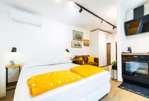 Communal lounge/ TV room, Bed, Kitchen or kitchenette, Bedroom