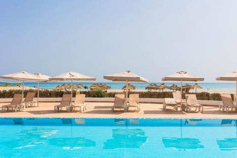 Day, Beach, Pool view, Sea view, Swimming pool, sunbed