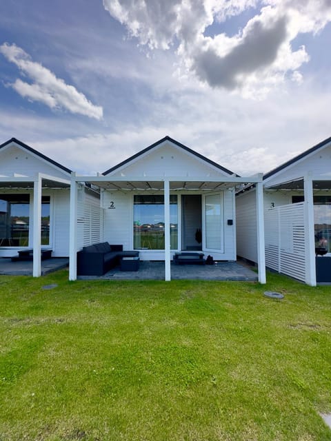 Property building, Spring, Day, Garden, Garden view, Parking
