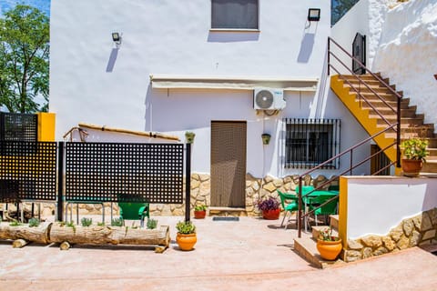 Facade/entrance, Off site