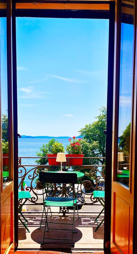 Balcony/Terrace, Lake view