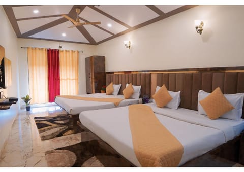 Bed, Living room, Photo of the whole room, Seating area, Bedroom