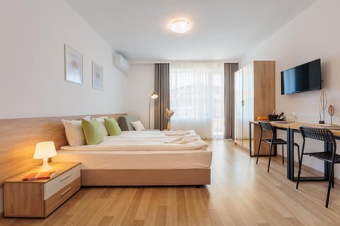 Communal lounge/ TV room, Bed, Photo of the whole room, Seating area, Evening entertainment, Bedroom, hair dresser, towels, air conditioner