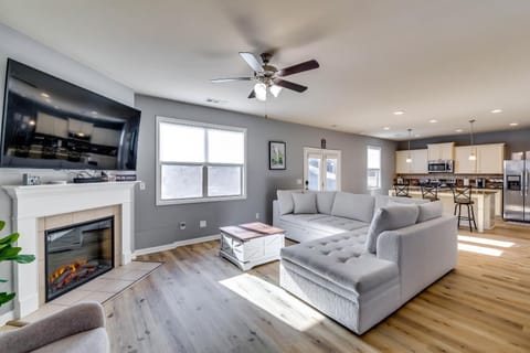 Library, TV and multimedia, Living room, Decorative detail, Seating area, Entertainment, Family, fireplace, heating, air conditioner