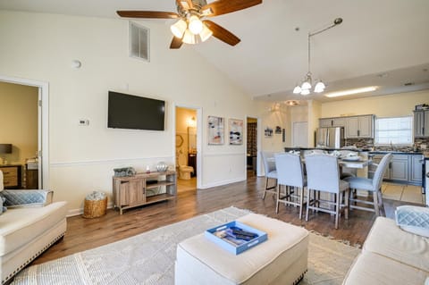 Myrtle Beach Condo with Large Balcony and Pool Access Apartment in Socastee