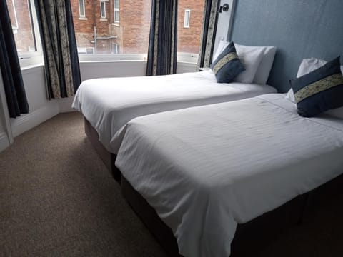 Carrington Guest House Bed and Breakfast in Paignton