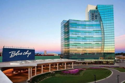 Lg-Group Oasis Near Beach w/Firepit; Pets OK Apartment in Michigan City