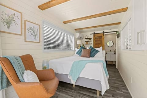 New The Wildflower Cozy Container Home House in Fredericksburg