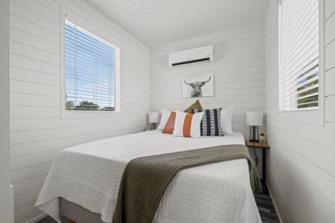 New! The Texas Longhorn-Luxury Container Home House in Fredericksburg