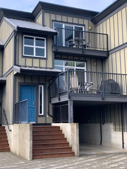 Race Rocks Townhouse - Pet Friendly Sooke Rental House in Vancouver Island