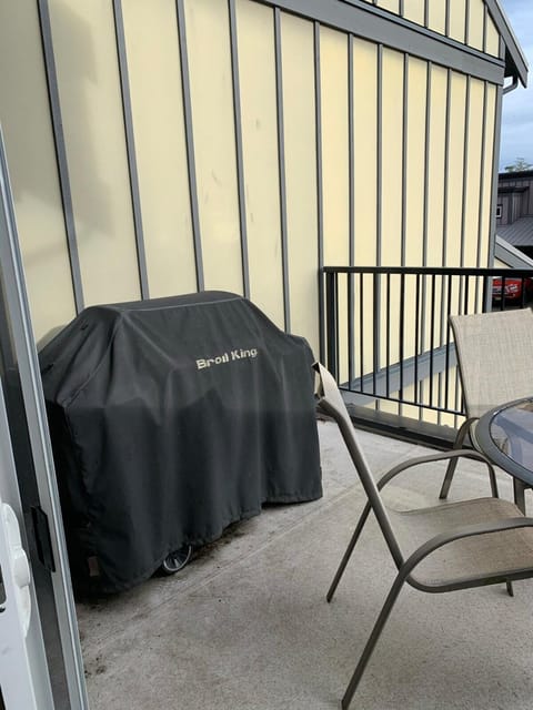 Race Rocks Townhouse - Pet Friendly Sooke Rental House in Vancouver Island