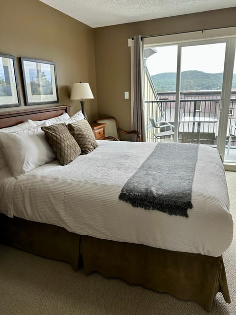 Race Rocks Townhouse - Pet Friendly Sooke Rental House in Vancouver Island