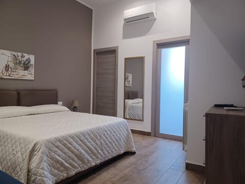 Bed, Photo of the whole room, Bedroom, wardrobe, air conditioner