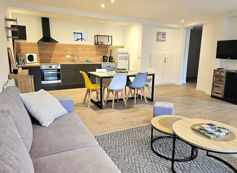 TV and multimedia, Kitchen or kitchenette, Living room, Seating area, Dining area, dishwasher, minibar, pet friendly, stove