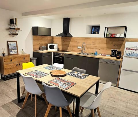 Coffee/tea facilities, Kitchen or kitchenette, Dining area, dishwasher, minibar, pet friendly, stove, toaster