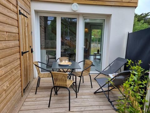 Property building, Patio, Dining area