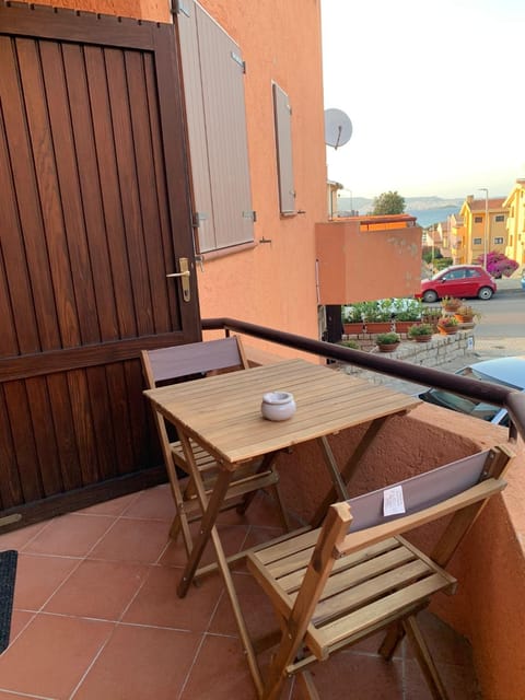 Property building, Patio, Day, Natural landscape, View (from property/room), Balcony/Terrace, Living room, Dining area