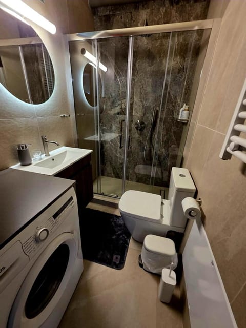 Shower, Toilet, Bathroom