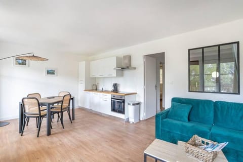 Kitchen or kitchenette, Living room, Seating area, Dining area, dishwasher, minibar, pet friendly, stove