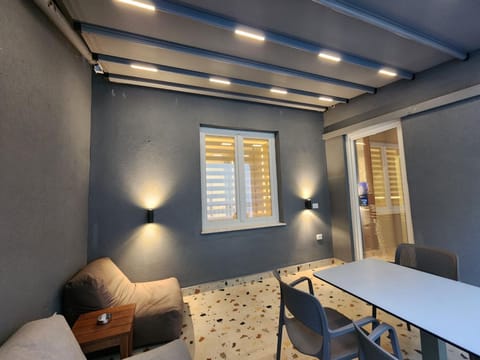 Seating area, Dining area