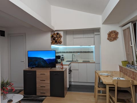 TV and multimedia, Kitchen or kitchenette, Dining area
