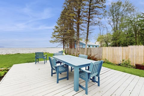 Shore Acres House in Isle La Motte