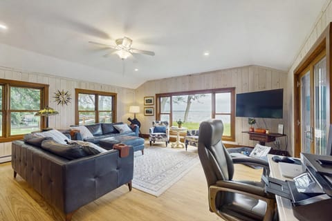 Shore Acres House in Isle La Motte