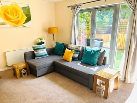 Garden, Living room, Seating area, Garden view