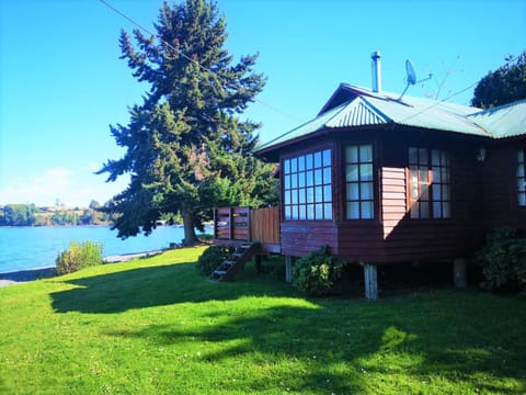 Property building, Day, Natural landscape, Garden, Garden view, Lake view