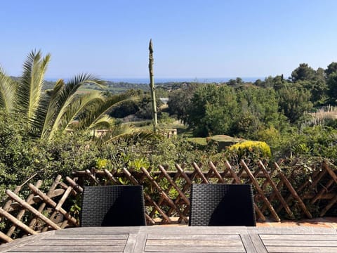 Mas 3 chambres avec piscine, clim, Wi-Fi et tennis - FR-1-726-29 House in La Croix-Valmer