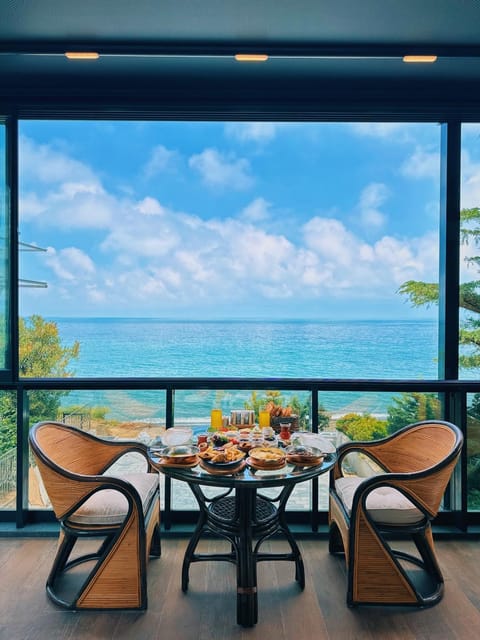 Restaurant/places to eat, Sea view
