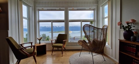 Main floor in the Lyngen Alps, whole house rentable Apartment in Troms Og Finnmark