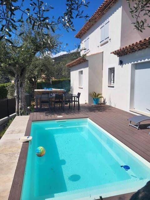 Nice, Magnifique villa vue mer avec piscine Villa in 06340 La Trinité, France