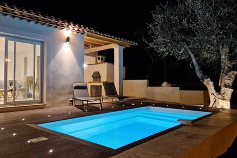 Nice, Magnifique villa vue mer avec piscine Villa in 06340 La Trinité, France