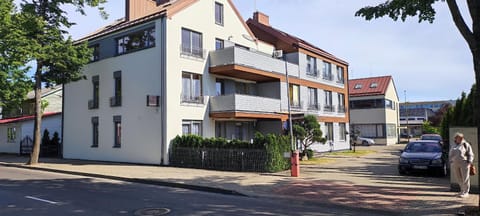 Property building, Day, Street view