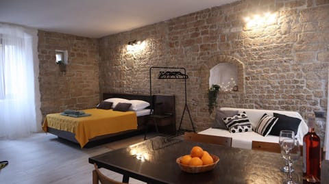 Living room, Seating area, Bedroom, towels
