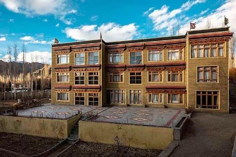 Property building, Day, Natural landscape, Mountain view